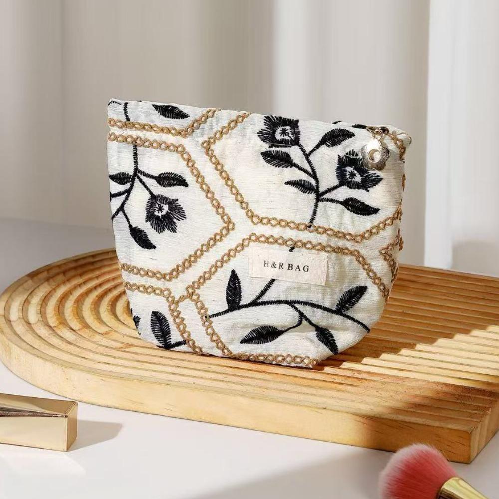 

Large-Capacity Clutch Makeup Bag Portable Skincare Storage Bag Coin Purse Skincare Organization Black-Trumpet