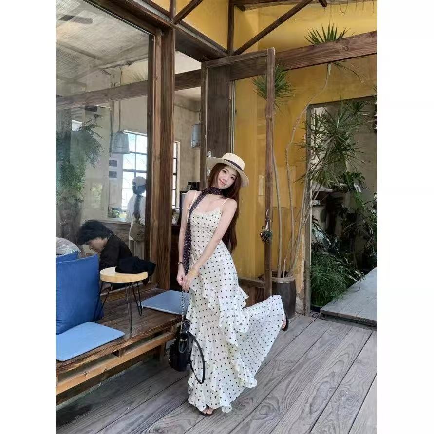 White polka dot fungus lace suspender dress, female giant looks good, beautiful in early spring, waist and thin hip skirt