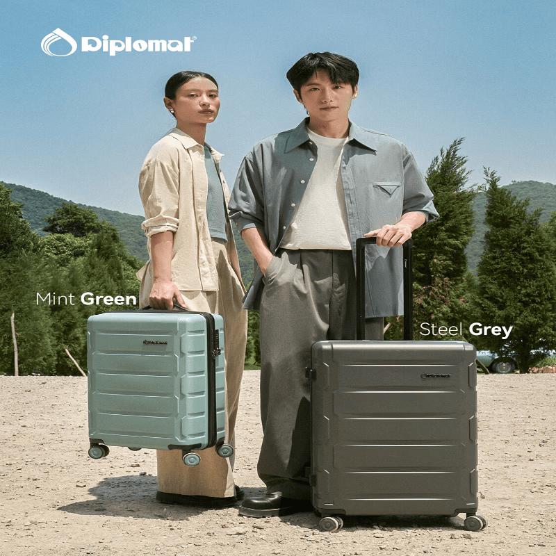 Diplomat TC-26082 Hardside Spinner Luggage 20 Inch