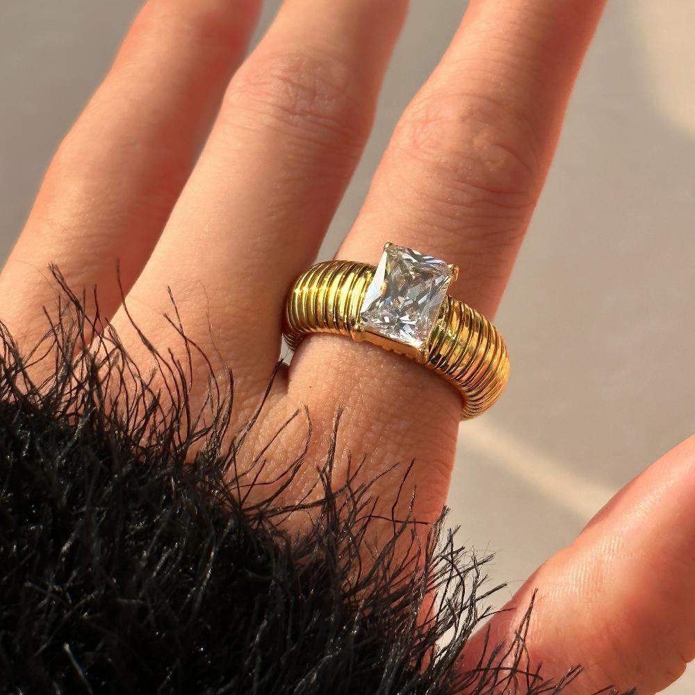 Punk Exaggerate Multicolour Crystal Rings for Women 18K Gold Plated Waterproof Twist Square Thick Ring Hiphop Vintage Jewelry