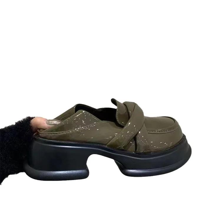 2024 Höst Nya Brittisk Stil Lackläder Dam Retro Tjocksulade Loafers Dam Enskor