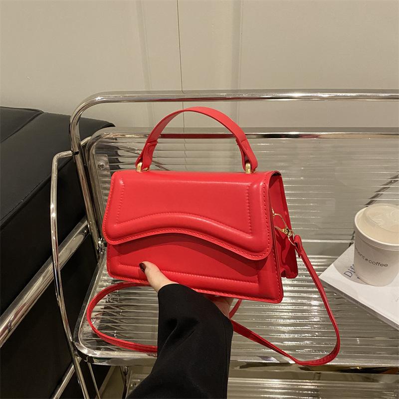Personalized trend contrasting colors, fashionable and simple 2025 summer indentation new single shoulder oblique span portable small square bag