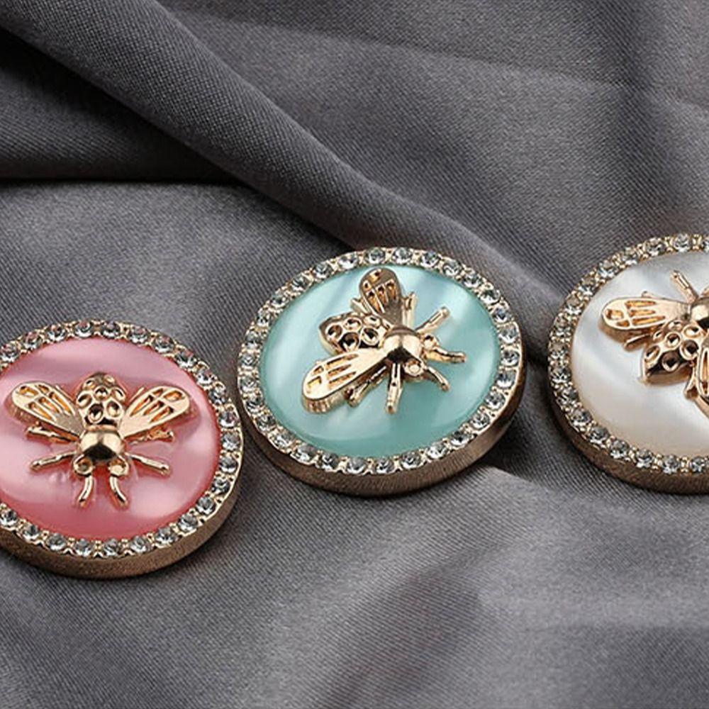 18MM-25MM Three-dimensional Little Bee Buttons Gold Luxury Metal Buttons Fashionable Round Shank Buttons Cardigan Sweater