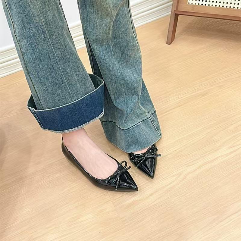 Nude Schuhe mit verstecktem Innensohlenabsatz, spitze Ballerinas, Damen Sommer 2025 neu, Schuhe mit leichtem Ausschnitt, vielseitige Schleifenschuhe