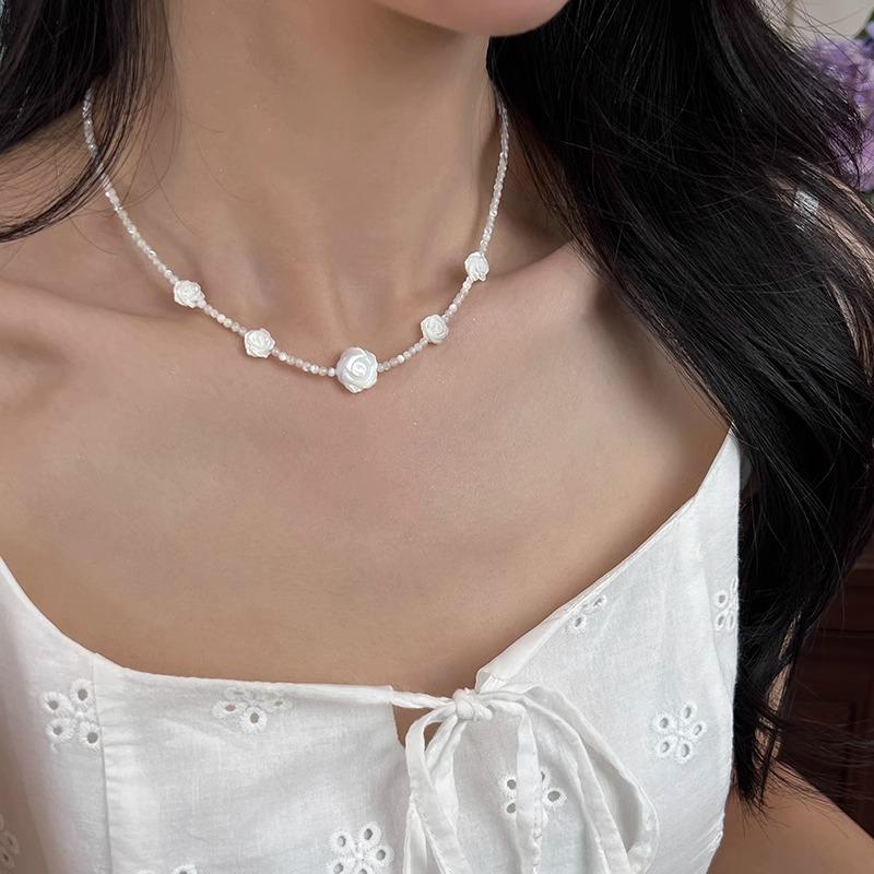 White Butterfly Shell Elegant French Camellia Natural Fritillary Necklace Temperament Size Flower Horseshoe Collarbone Chain