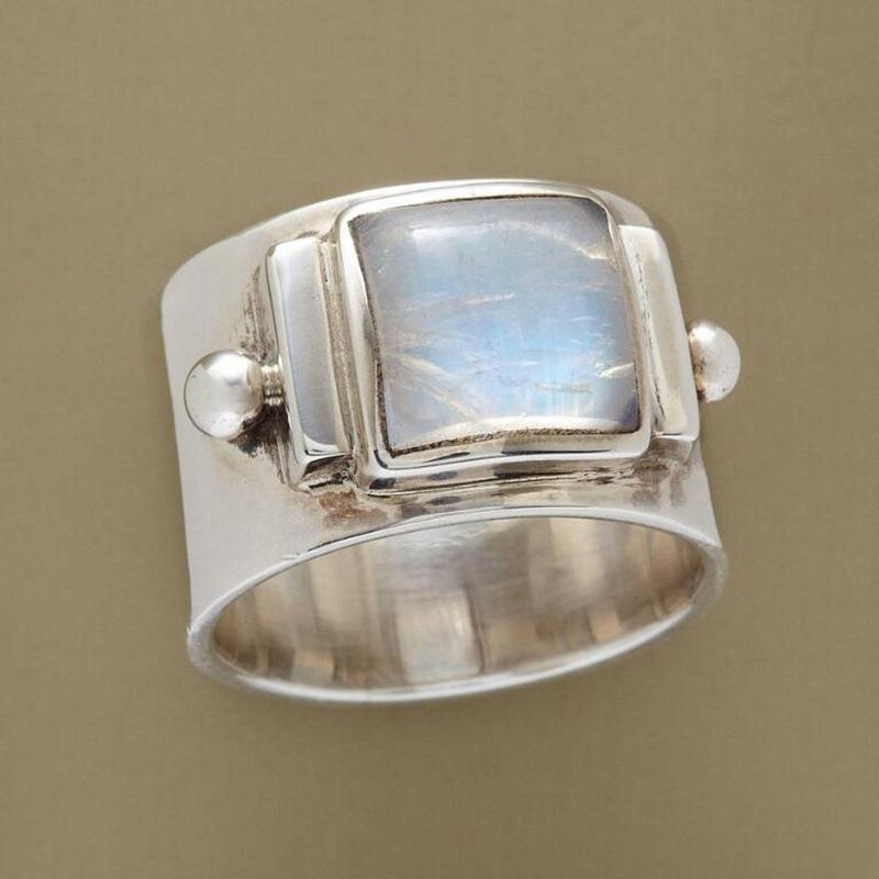New Fashion Antique Gemstone Moonstone Ring Ladies Engagement Wedding Memorial Ring