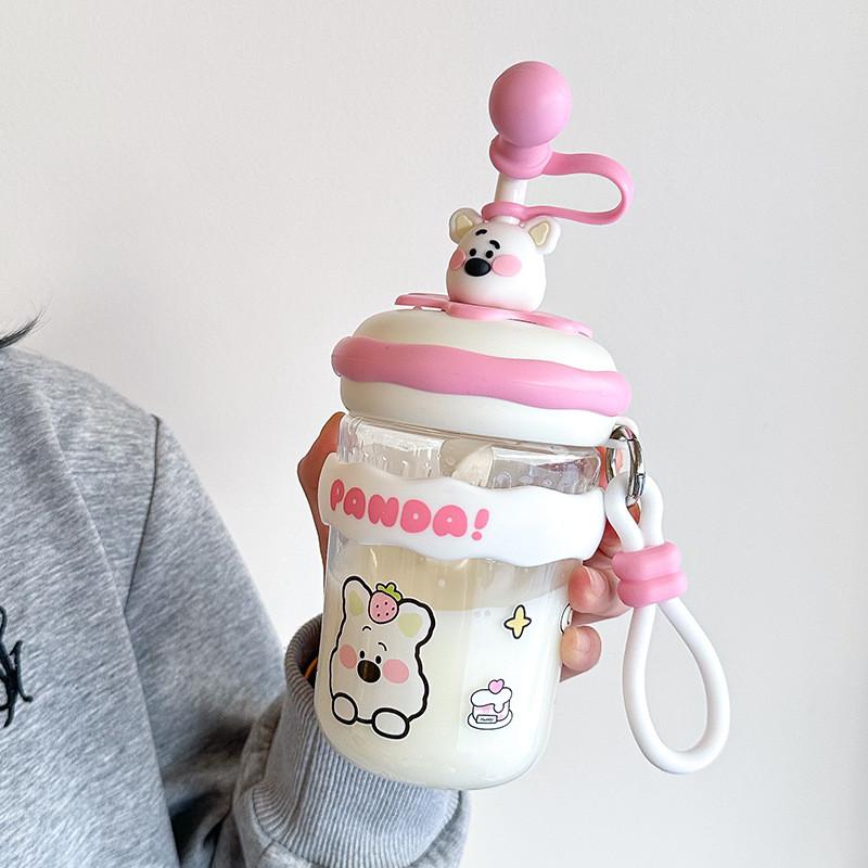 Cartoon-Mischbecher mit Strohhalm für Kinder, stoßfestes Tritan-Design, reisefreundlich