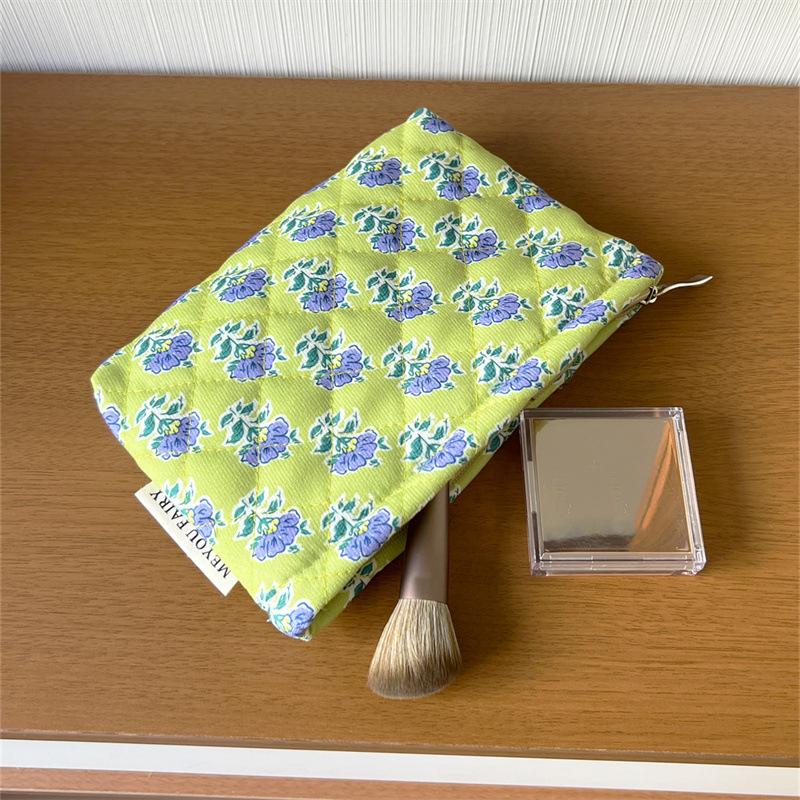 Cute Floral Quilted Makeup Bag Portable Coin Storage Travel Zipper Bag Compact Multi-Purpose Cosmetic Storage Pouch