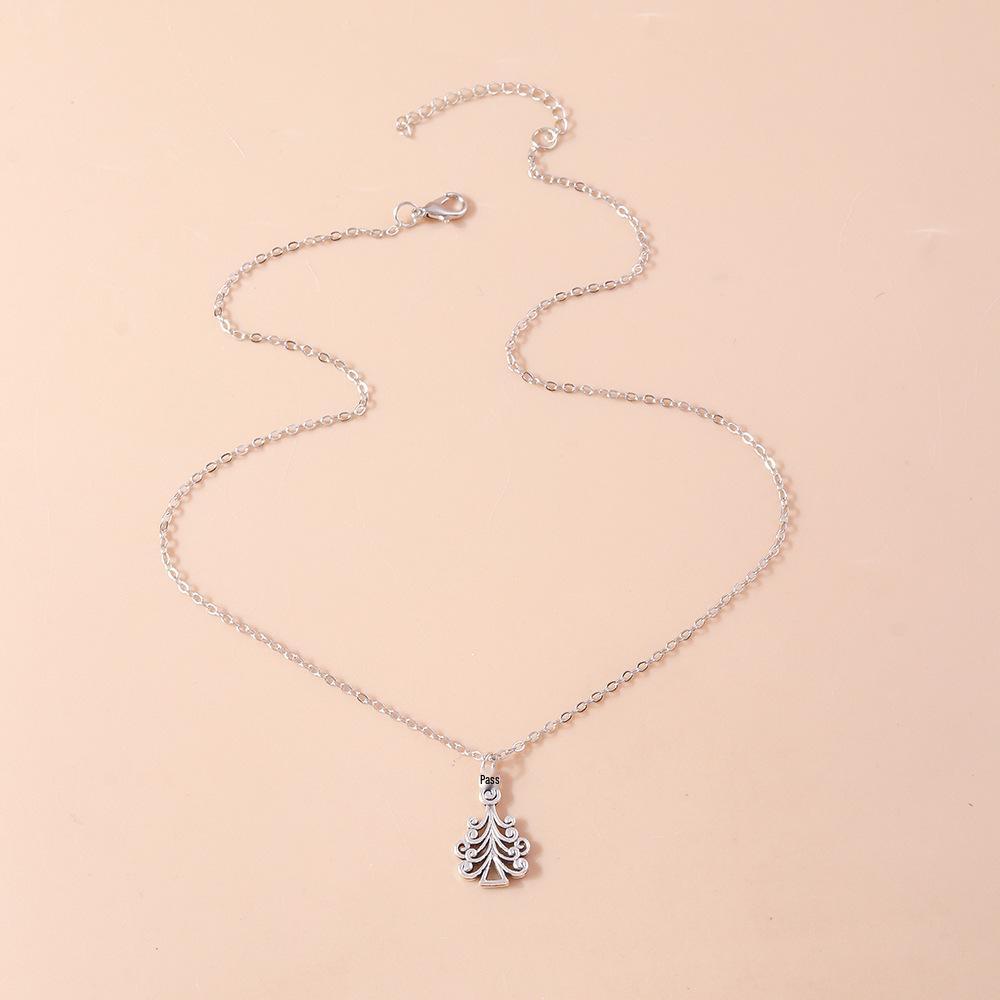 

European & American Christmas Jewelry Gift Box: Snowflake Clavicle Chain, Niche Christmas Tree, Reindeer Necklace, and Choker.