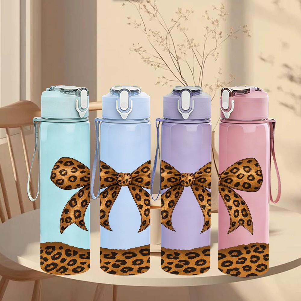 1PC Leopard Print Bow Knot Motif 750ml Color Plastic Sports Water Bottle Leakproof Flip Straw Lid For Sports Office Home Use