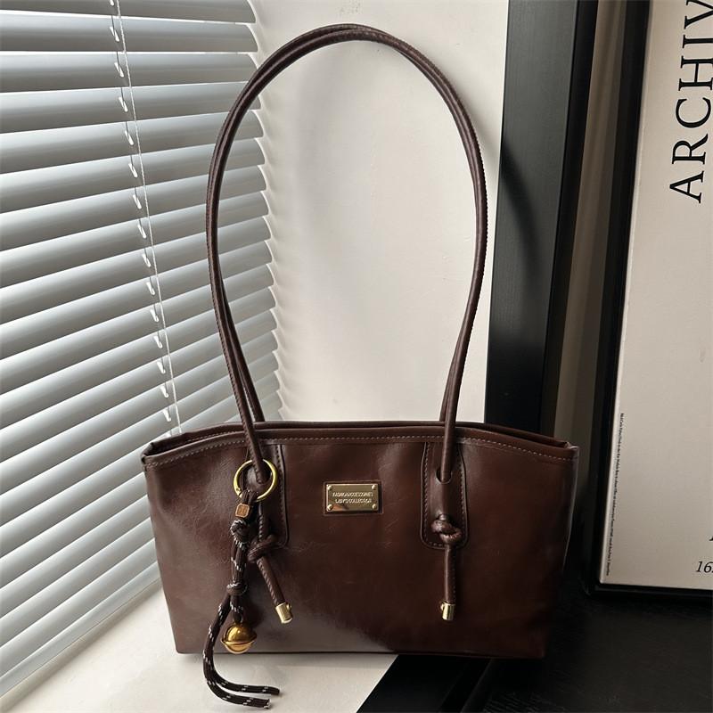 Retro Shoulder Elegant Bag For Women Featuring Spacious Design In Multiple Colors