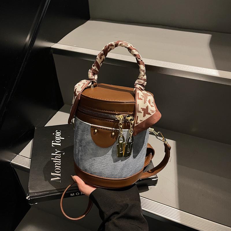 Minimalistická crossbody taška s barevnými bloky: Dámská válcová kabelka na podzim/zimu 2025 - Pokročilá, módní, všestranná