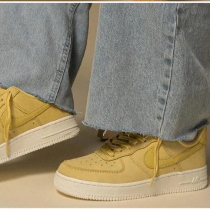 Nike Women S Air Force 1 Premium Mf Dr9503 700