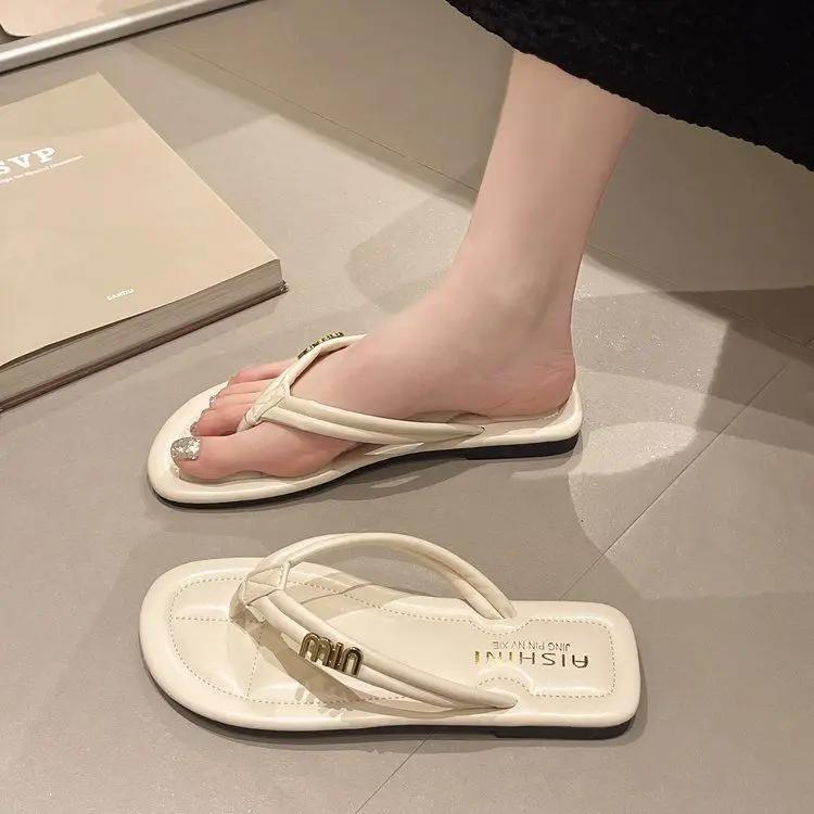 Fashion Women's flip flops for summer fashion 2025 new flat bottomed toe clip on internet famous sandals beach shoes
