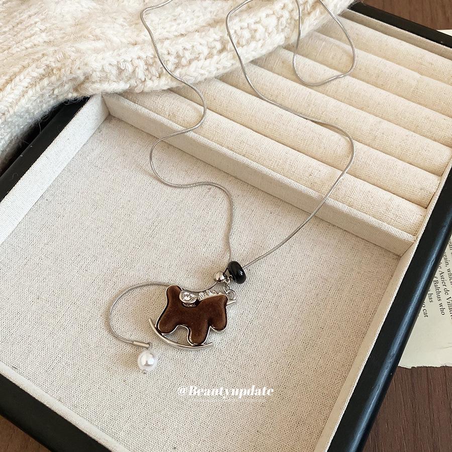 European & American Zircon Resin Rocking Horse Pendant Sweater Necklace - Versatile High-End Autumn/Winter Fashion