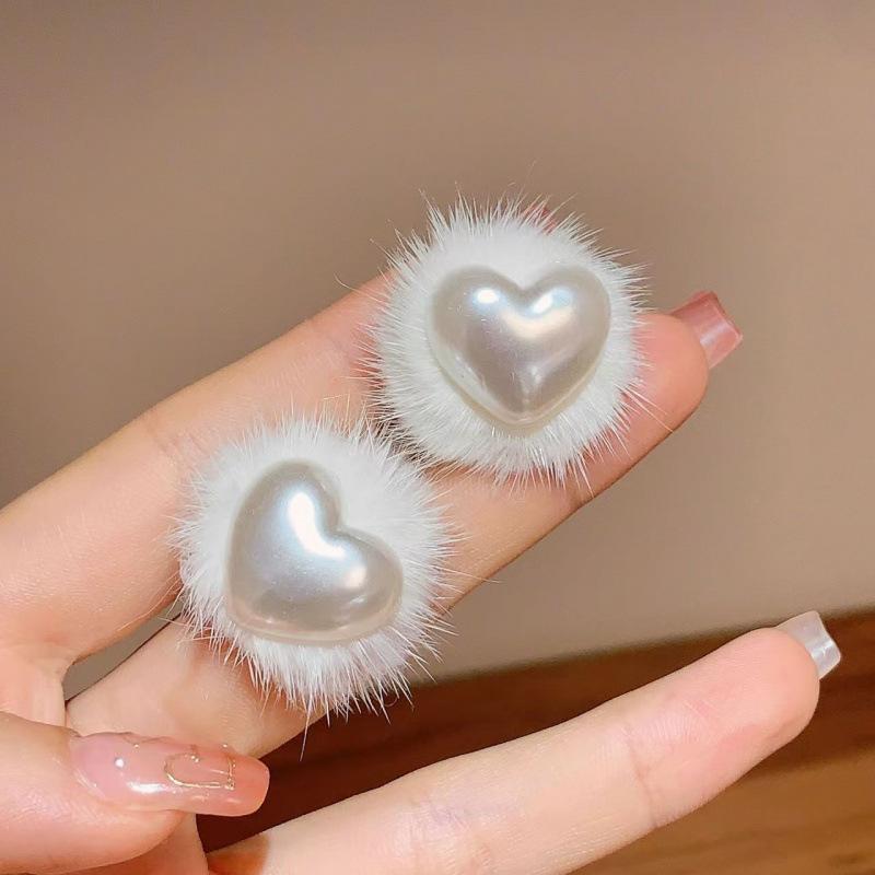 111 Silver Needle Fashion Design Mink Hair Super Fairy Plush Earrings Autumn and Winter Gentle Versatile Temperament Stud Earrings Women's Earrings