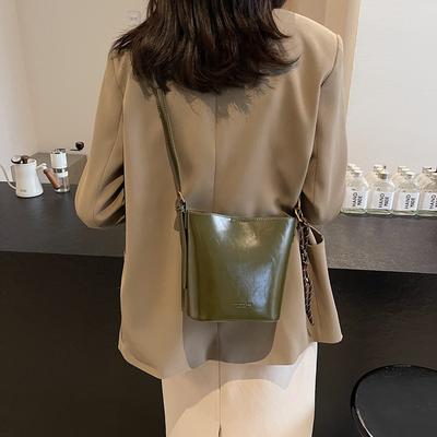 Retro Niche Design Bag Women 2025 New Simple Messenger Bag High-end Fashion Shoulder Bucket Bag