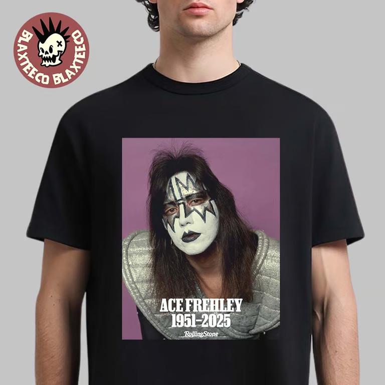 Ace Frehley The Wild Spaceman Of KISS 1951–2025 Tribute Photo T-Shirt Unisex T-Shirt XL