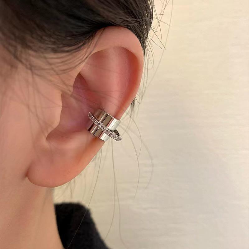 

Fashionable Minimalist Space Geometry Bright Surface Ear Cuffs for Women Commute Accessory Unique Gift Item