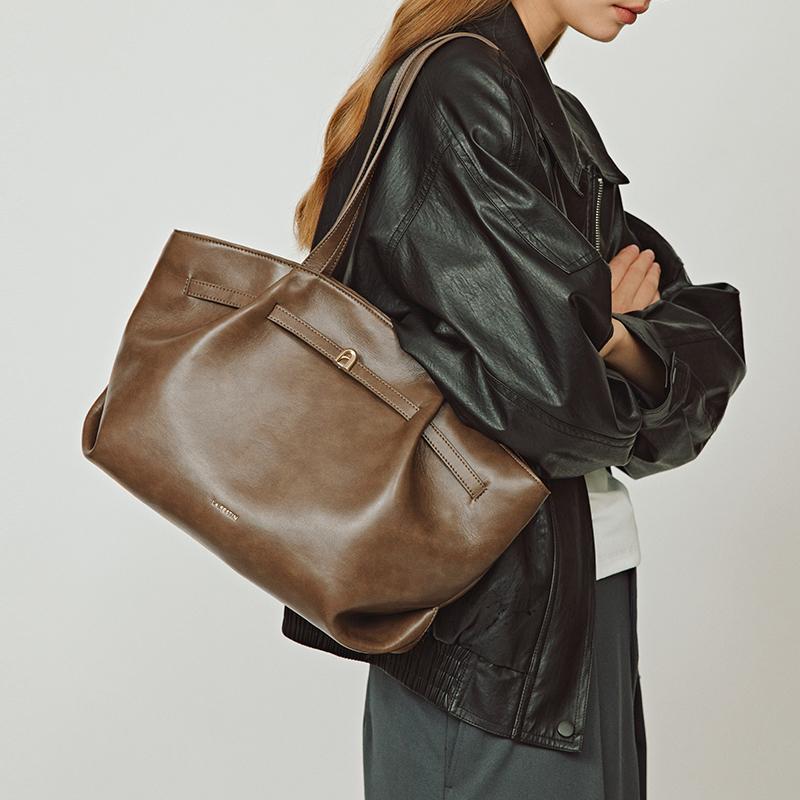 New LA FESTIN Top Grain Cow Leather Handbag, Shoulder Bag, Underarm Tote Large Women's Cardamom Brown/Coconut/Raven Black 622381