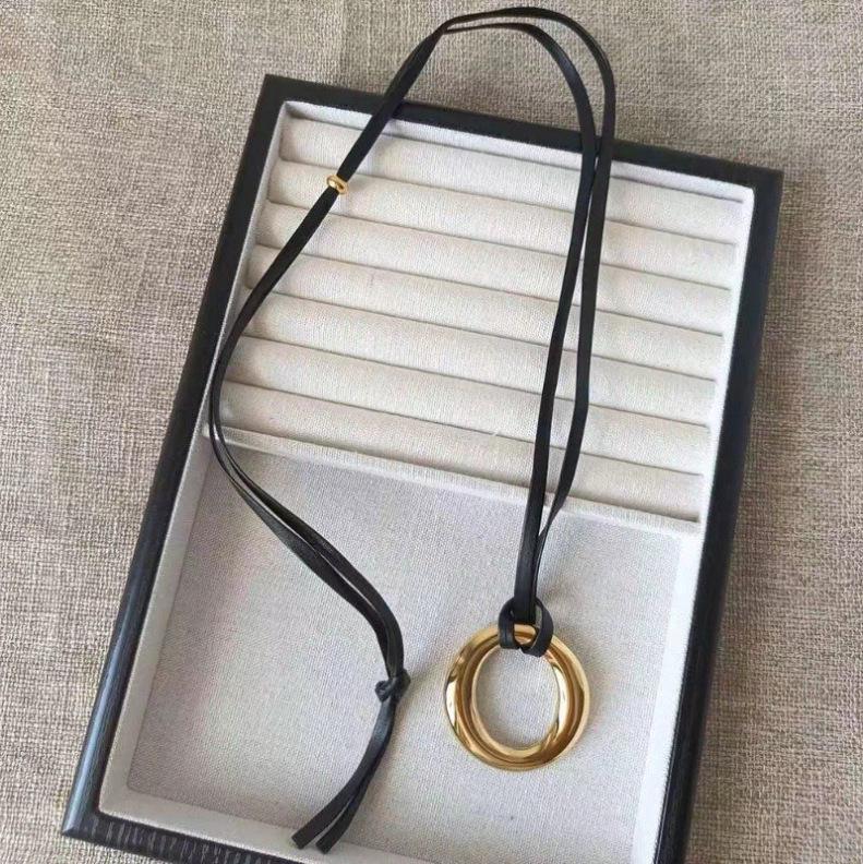 Zhang Yue er Meiyang Style O-Ring Pendant Leather Necklace for Women, 2025 Design