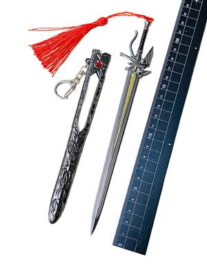 FF Final Fantasy Mini Arma Espada Acessório Chaveiro Figura Boneca Decoração Base Anime Jogo Liga Display Brinquedo Metal Miniatura Lendária Estilosa de