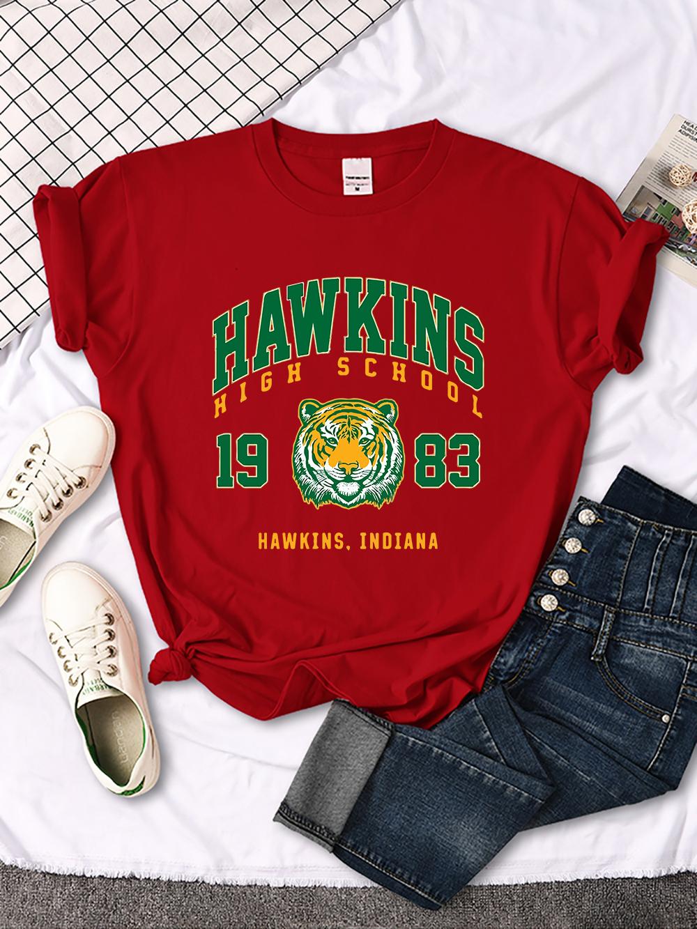 

Женская футболка с принтом Hawkins High School 1983 Новые футболки Харадзюку Уличная мода Уличная одежда Повседневная одежда с круглым вырезом L
