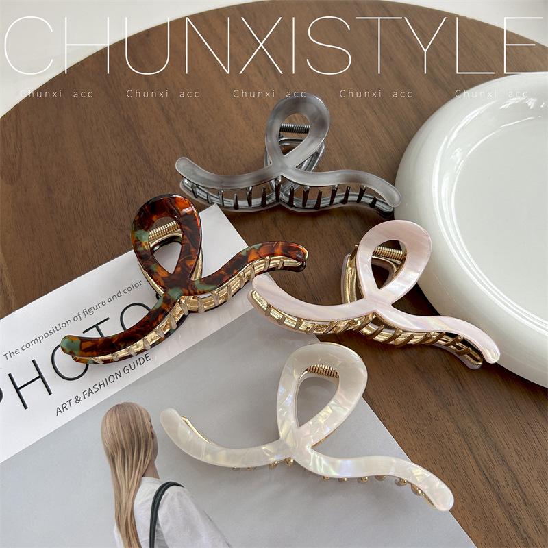 Luxury Women's Large Hair Claw Clip - New 2023 Celebrity Style Shark Headpiece