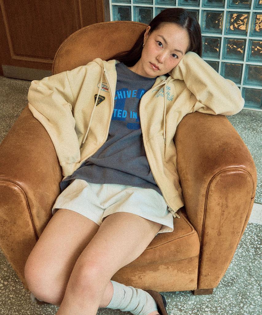 Eeut Eeut Patch Sweat Zip-Up / Cream