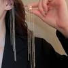 Unregelmäßige metallische C-förmige Clip-Ohrringe für Damen Lange Kette Quaste Ohrknochen-Clips Cooler Statement Punk Nicht durchbohrte Ohr-Manschette D