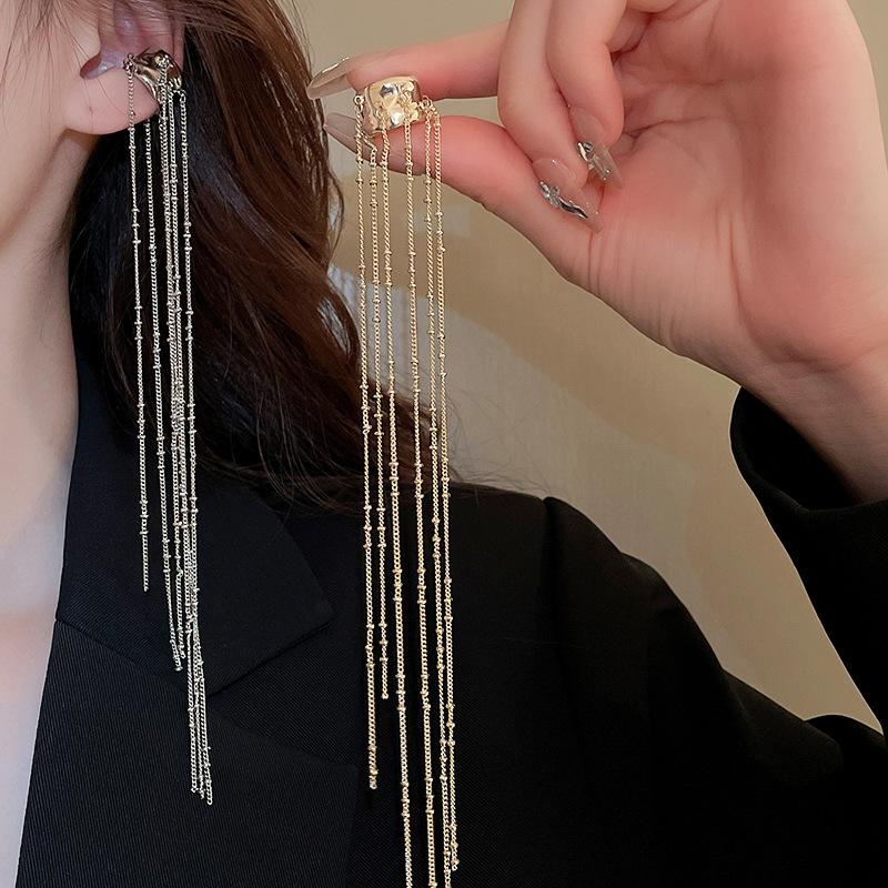 Unregelmäßige metallische C-förmige Clip-Ohrringe für Damen Lange Kette Quaste Ohrknochen-Clips Cooler Statement Punk Nicht durchbohrte Ohr-Manschette D