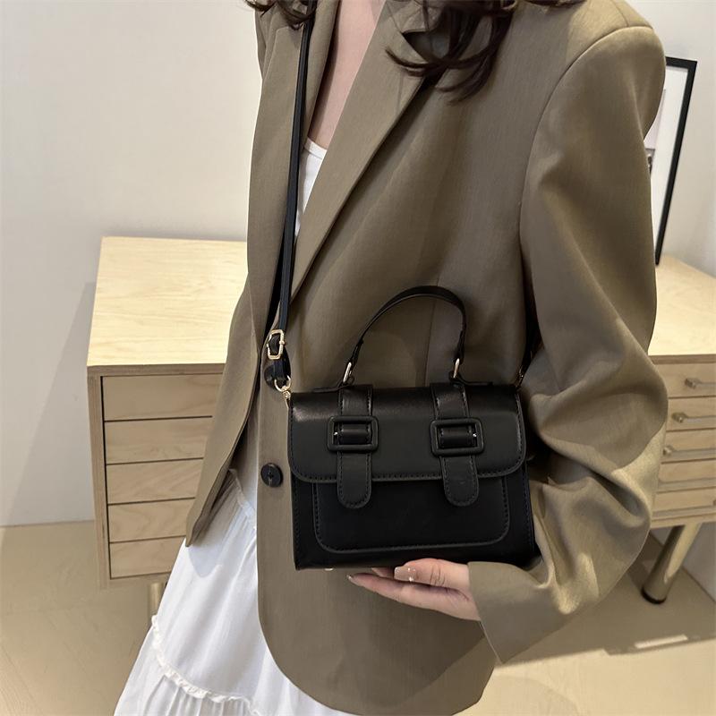 New Niche Design Contrasting Color Shoulder Bag Sweet College Style Postman Bag Trendy and Fashionable Crossbody Bag Women's Small Square Bag