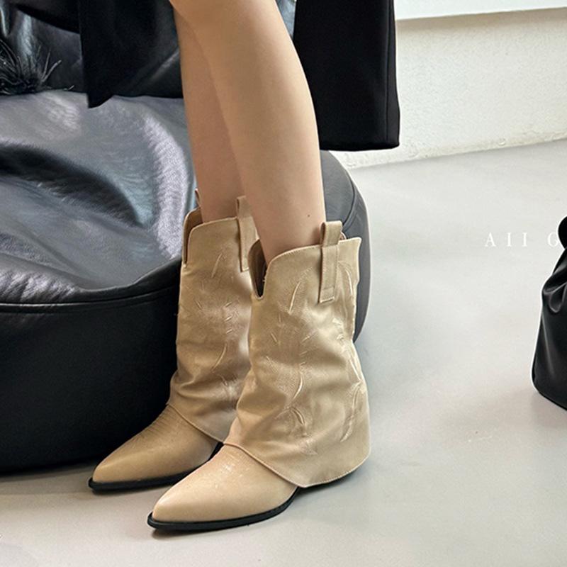 

Vintage embroidered western cowboy boots women s thick heel short boots 2025 autumn and winter new pointed boots French trouser boots 42
