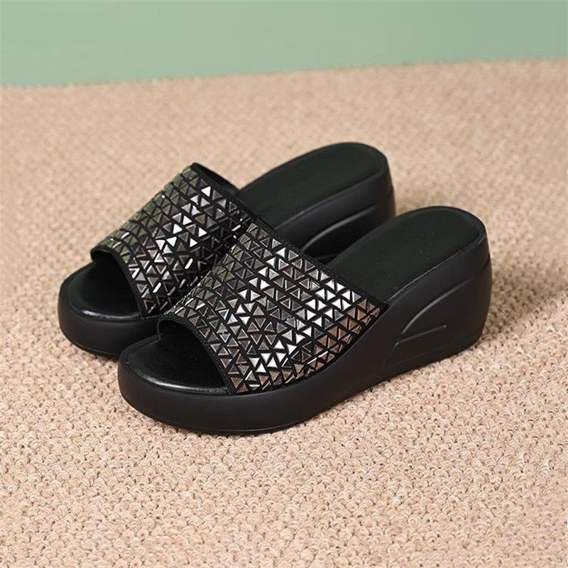 

Slope heel cool slippers women s summer 2025 new muffin sequins fashion women s shoes mop wear platform high heel one-word mop 40 серебряный