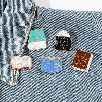 Broche Livre Très Vendue Créative Lettre Livre Badge Métallique Sac Étudiant Broche Décorative
