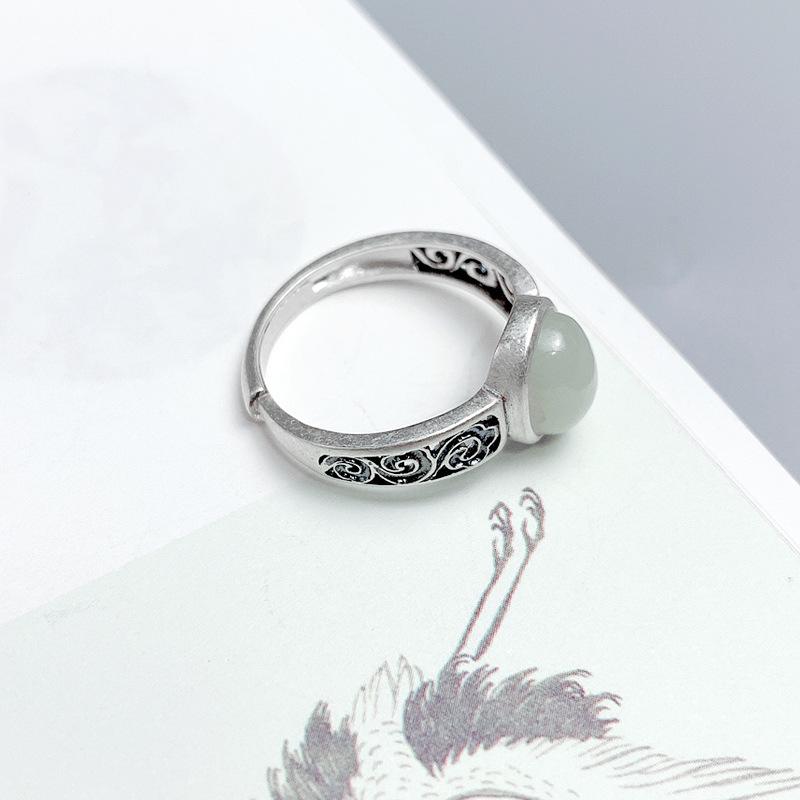 Eleganter durchbrochener Ring aus 925er Sterlingsilber mit Hetian-Jaspis-Cabochon für Damen und Herren - Heller Oberflächen-Zeigefingerring