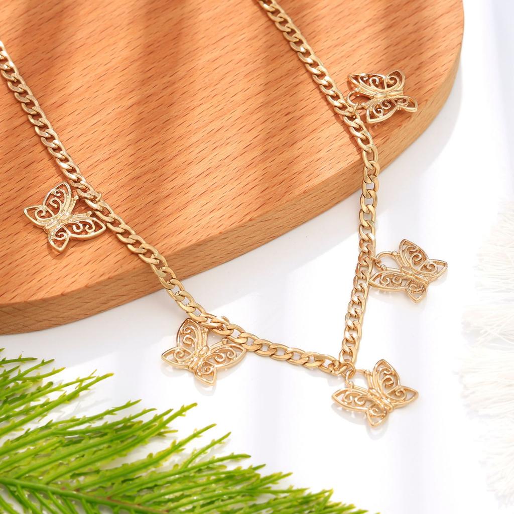 Fashion Personality Simple Creative Fashion Metal Hollow Butterfly Chain Pendant Ladies Necklace Necklace