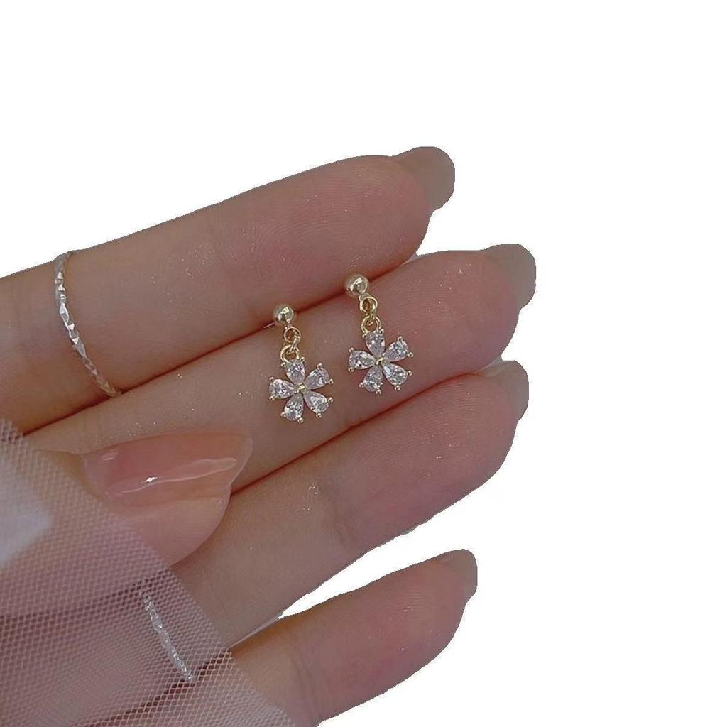 2025 Trendy Women's Mini Flower Stud Earrings: Exquisite High-End Tragus Accessories