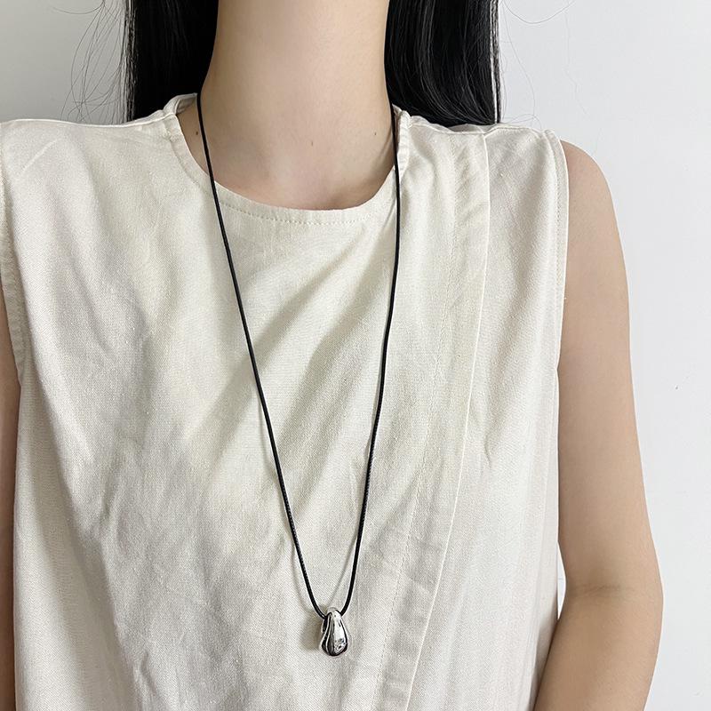 Minimalist Water Drop Long Necklace for Women - Light Luxury Clavicle Chain Accessory