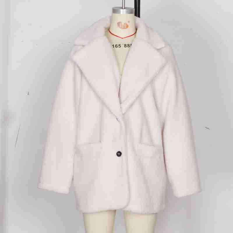 Evropský a americký kabát s volným teplým límcem na podzim/zimu