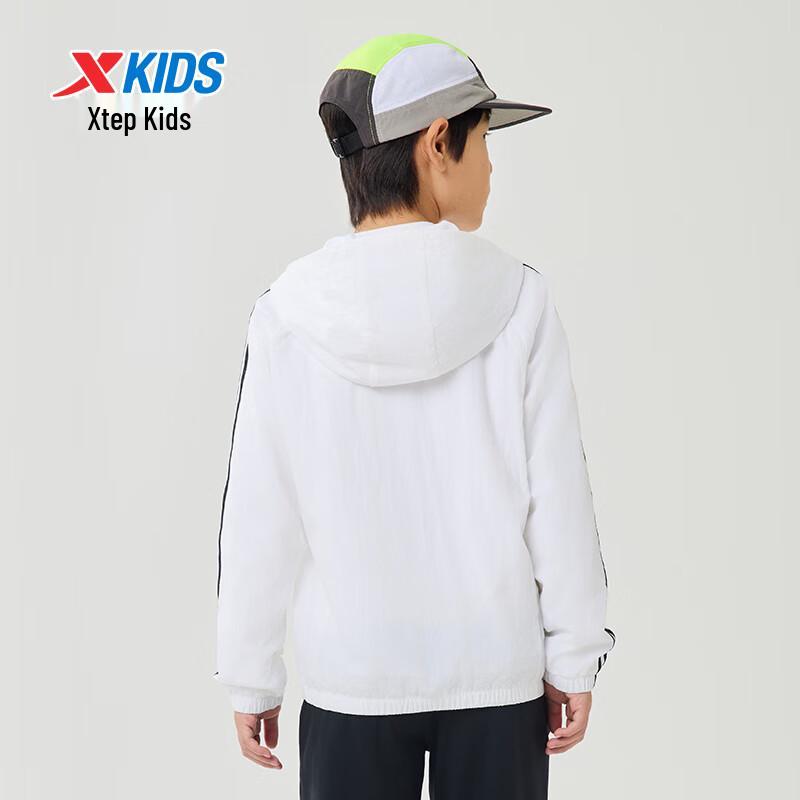 Xtep Kids' Unisex Lightweight Wrinkle-Resistant Running Windbreaker