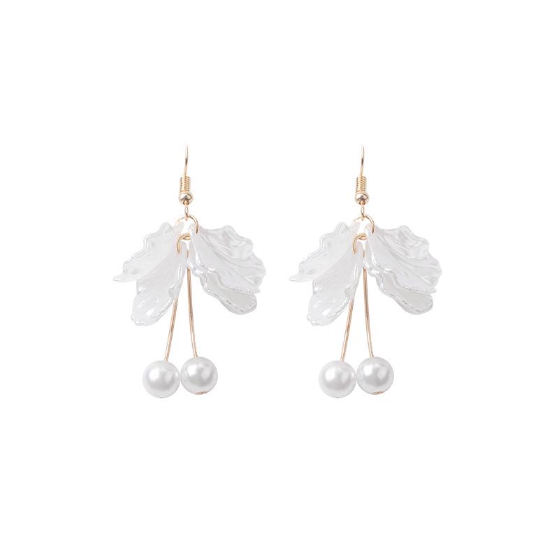 Temperament White Shell Petal Earrings, Small Personality Fresh Mori Flower Pearl Stud Earrings Female