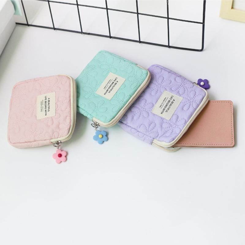 Cute Cosmetic Storage Bag Quilted Flowers Designed Cosmetic Bag Soft Comfortable Makeup Bag for Lipstick Jewelry Pouch