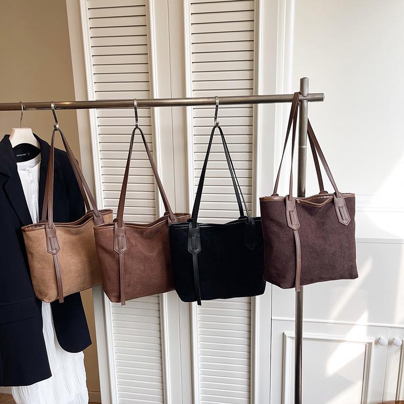 Korean-Style Suede Tote Bag: European & American Retro, Large Capacity, Casual Commuter Shoulder Bag