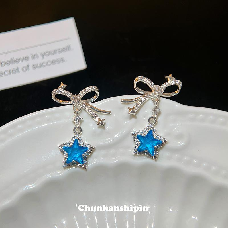 Swaying starry sky~ Bow zircon ear clips without ear piercings, high-end niche unique design earrings Xiaohongshu models