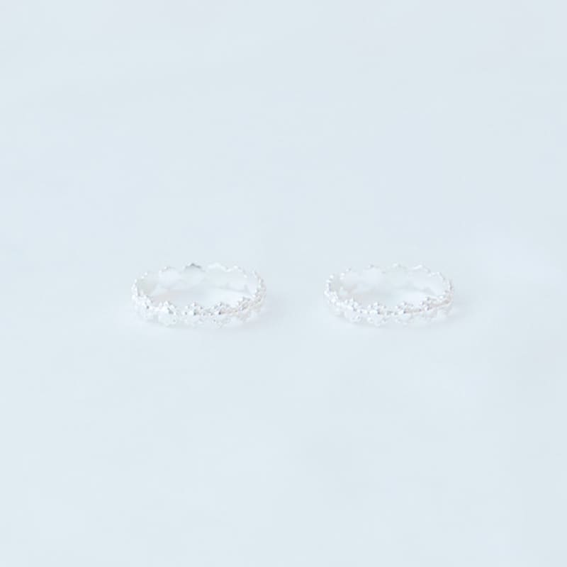 Fillow Flower Pattern Fitted Ring