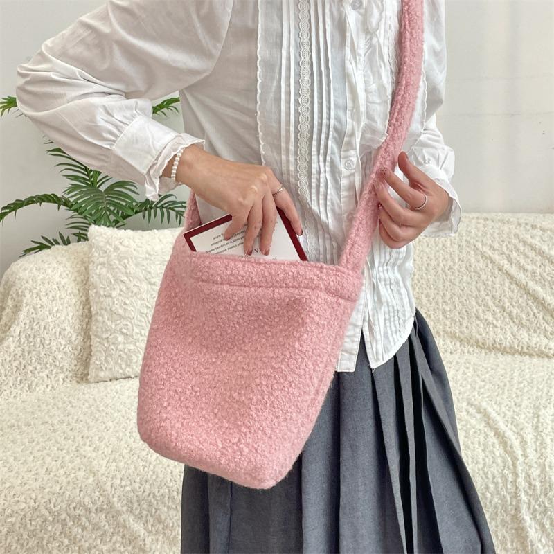 11 Plush Large-capacity Bucket Bag Student Bag Autumn and Winter Commuter Bag Casual Messenger Shoulder Bag