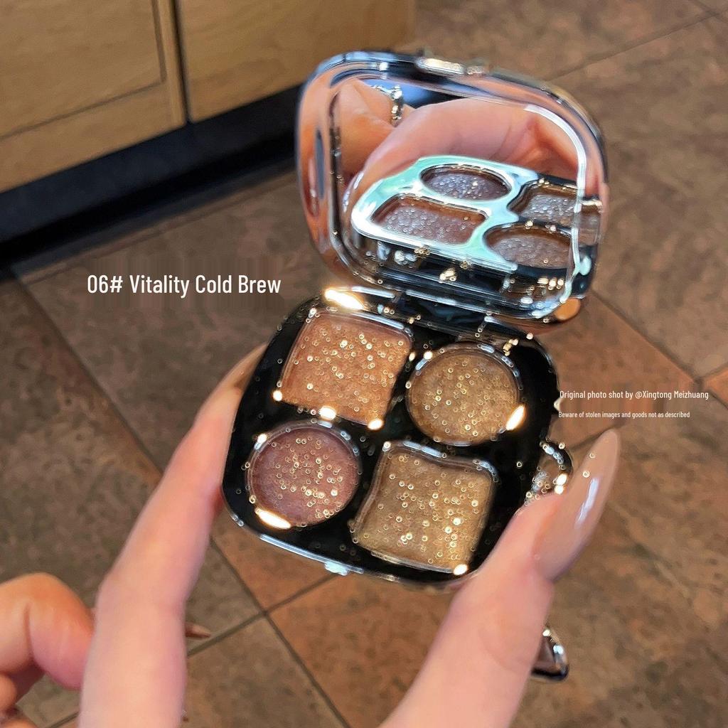 So Cute It's Illegal! Winnie the Pooh Heart Charm Eyeshadow Palette: Four-Color Low-Saturation Earth Tones & Under-Eye Highlighter