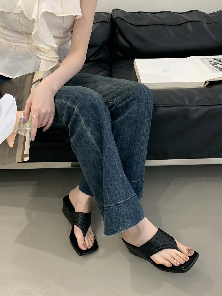 Retro silver sandals wedge flip-flops 2025 summer new design sense niche fashion toe sandals women's shoes