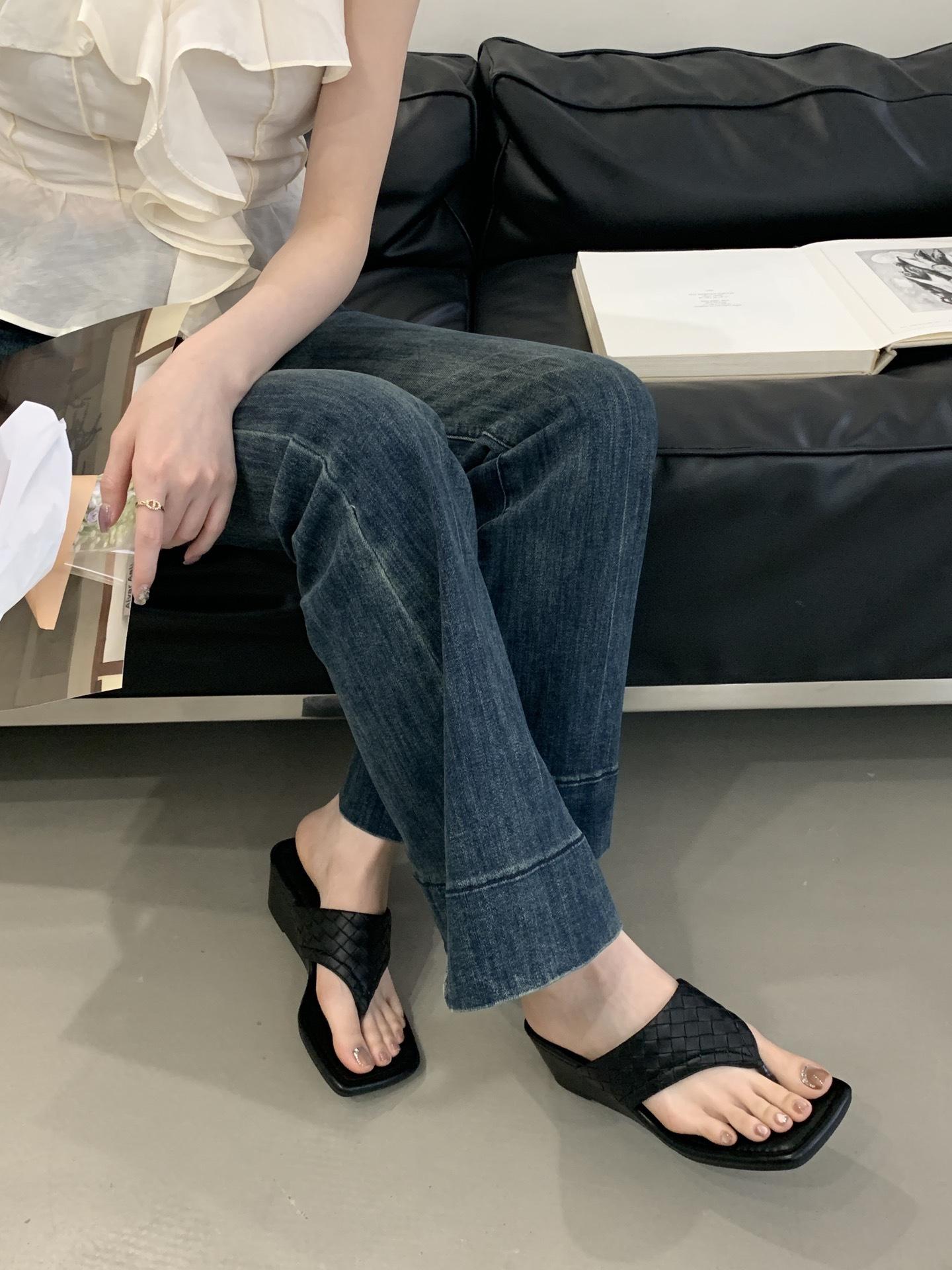 

Retro silver sandals wedge flip-flops 2025 summer new design sense niche fashion toe sandals women s shoes 40 чорний